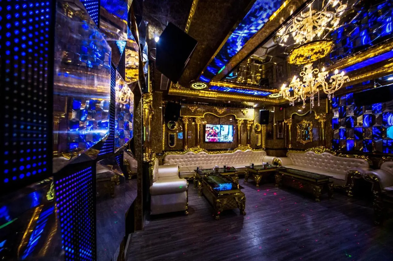 Putin Hotel Να Τρανγκ