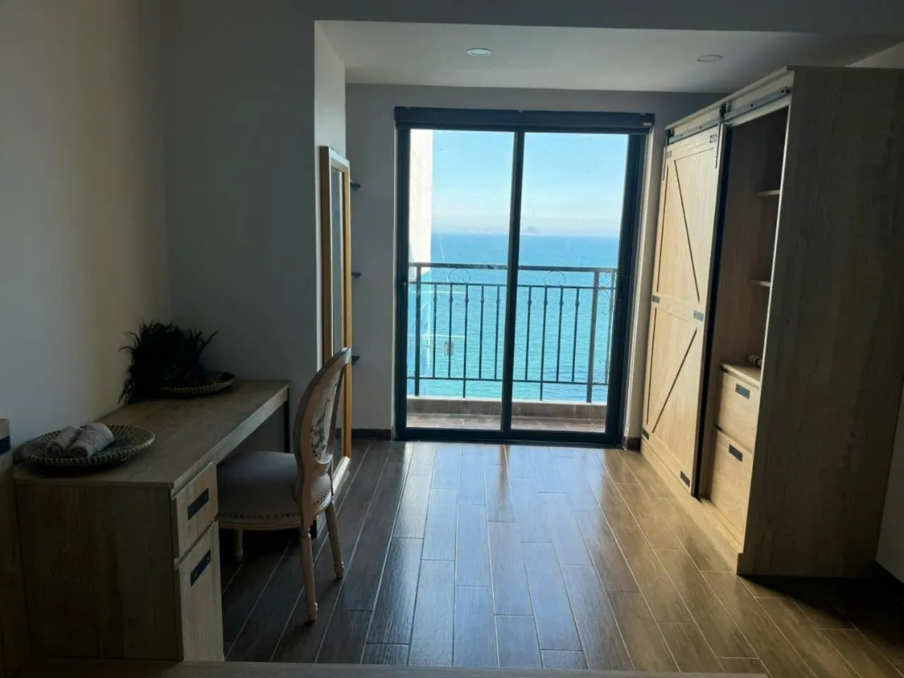 Putin Hotel Να Τρανγκ